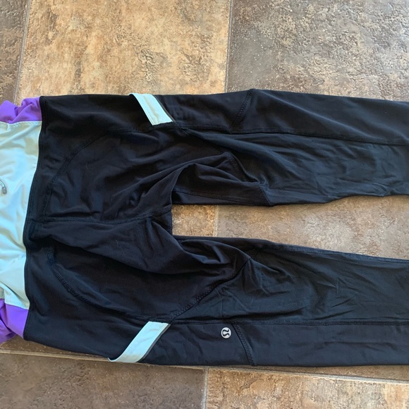 Women’s lululemon capris! - Picture 4 of 5